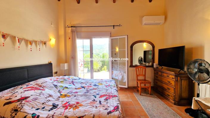 Image No.31-Chalet de 4 chambres à vendre à Alzira