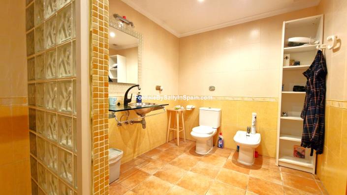 Image No.44-Chalet de 4 chambres à vendre à Alzira