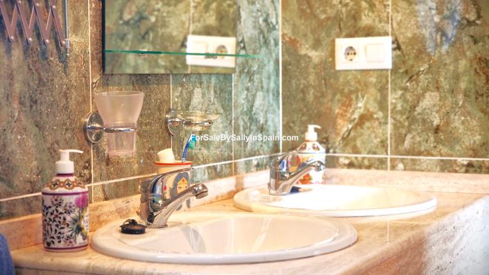 Image No.35-5 Bed Villa for sale