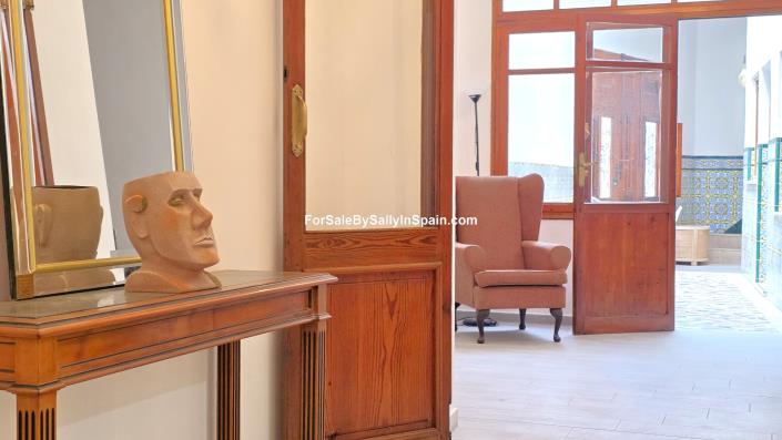 Image No.16-5 Bed Townhouse for sale