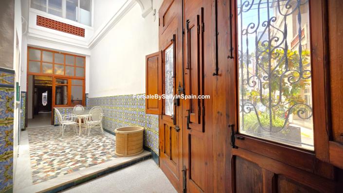 Image No.21-5 Bed Townhouse for sale