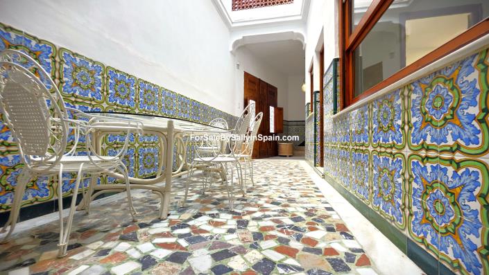 Image No.20-5 Bed Townhouse for sale