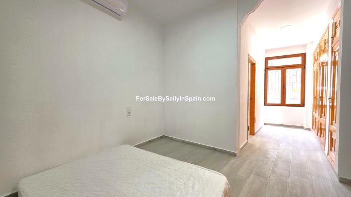 Image No.10-5 Bed Townhouse for sale