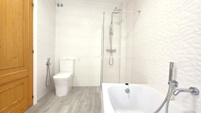 Image No.13-5 Bed Townhouse for sale