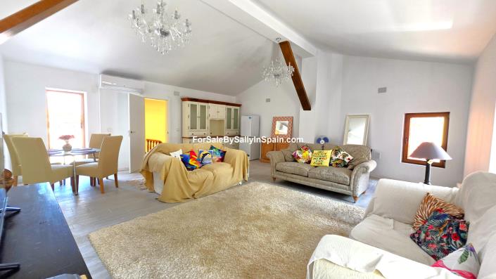 Image No.48-5 Bed Townhouse for sale