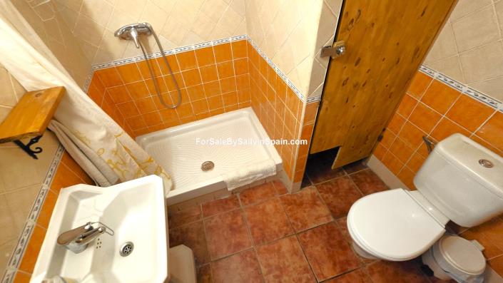 Image No.19-9 Bed Townhouse for sale