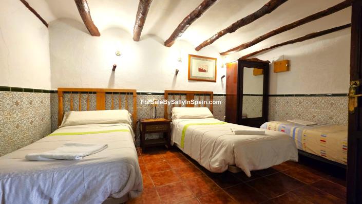 Image No.23-9 Bed Townhouse for sale