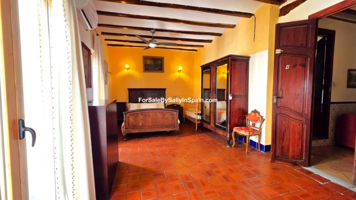 Image No.36-9 Bed Townhouse for sale