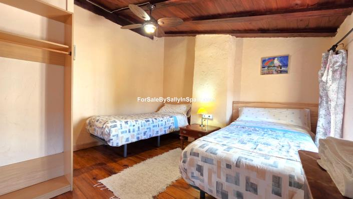 Image No.42-9 Bed Townhouse for sale