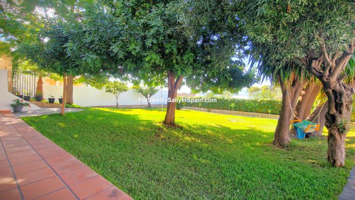 Image No.56-4 Bed Villa / Detached for sale