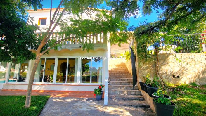 Image No.54-4 Bed Villa / Detached for sale