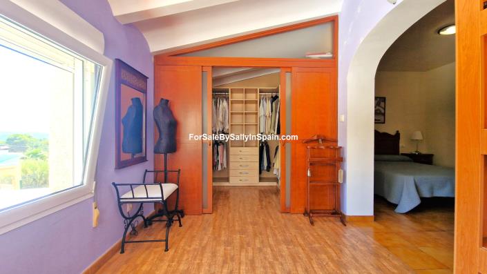 Image No.42-4 Bed Villa / Detached for sale