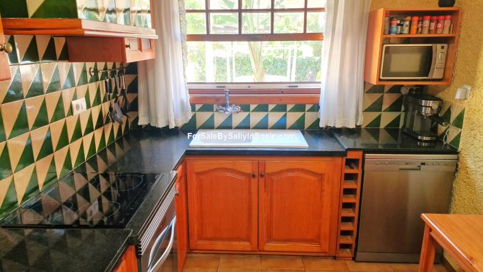 Image No.28-4 Bed Villa / Detached for sale