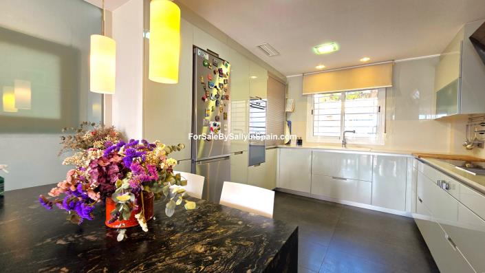 Image No.23-4 Bed Villa for sale