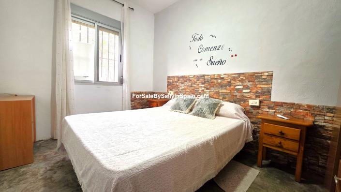 Image No.29-4 Bed Villa / Detached for sale