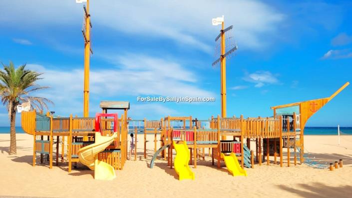 Image No.53-4 Bed Villa / Detached for sale