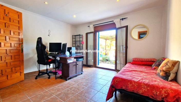 Image No.33-4 Bed Villa / Detached for sale
