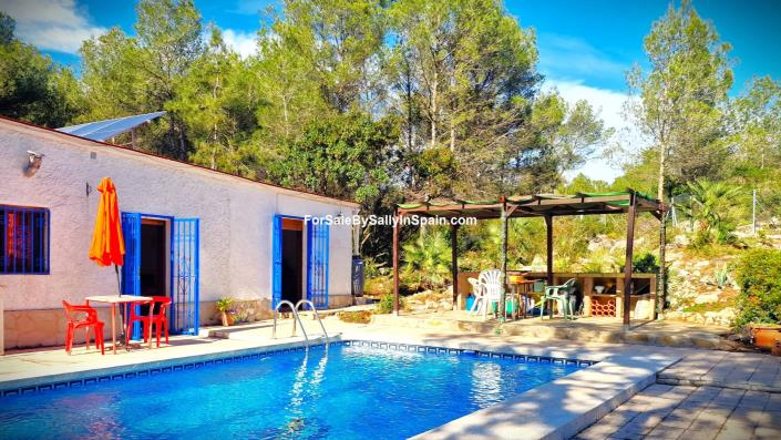 Image No.39-4 Bed Villa / Detached for sale