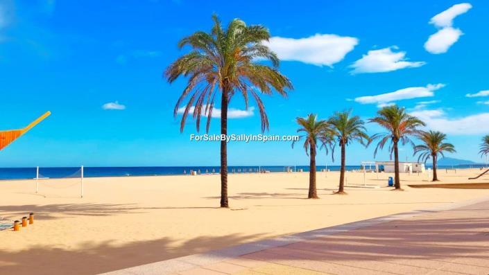 Image No.58-4 Bed Villa / Detached for sale