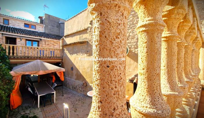 Image No.19-5 Bed Townhouse for sale