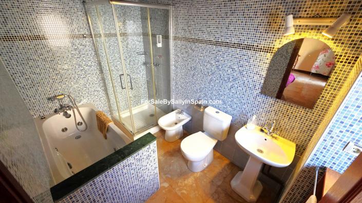 Image No.24-5 Bed Townhouse for sale