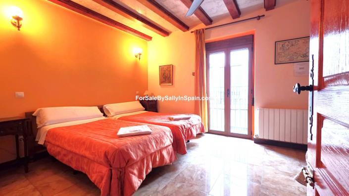 Image No.27-5 Bed Townhouse for sale