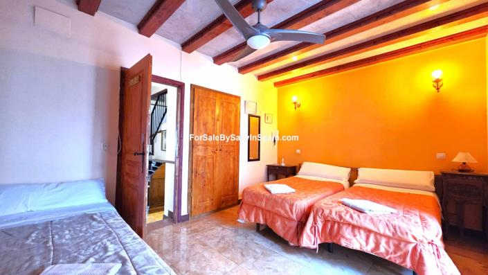 Image No.28-5 Bed Townhouse for sale