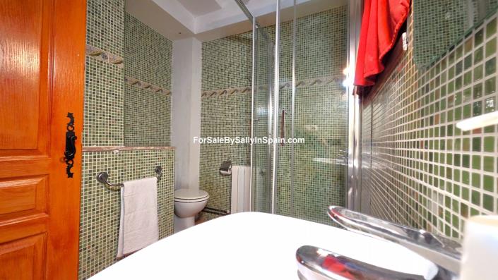 Image No.31-5 Bed Townhouse for sale