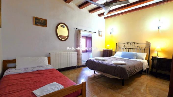 Image No.32-5 Bed Townhouse for sale