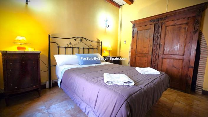 Image No.33-5 Bed Townhouse for sale