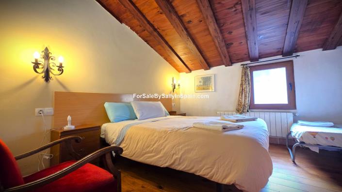 Image No.36-5 Bed Townhouse for sale