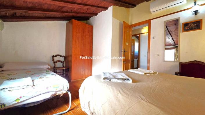 Image No.37-5 Bed Townhouse for sale