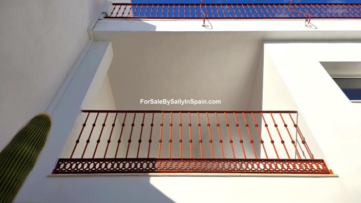 Image No.24-4 Bed Townhouse for sale