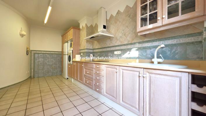 Image No.16-4 Bed Townhouse for sale