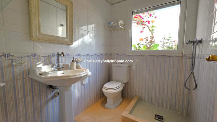 Image No.28-4 Bed Townhouse for sale