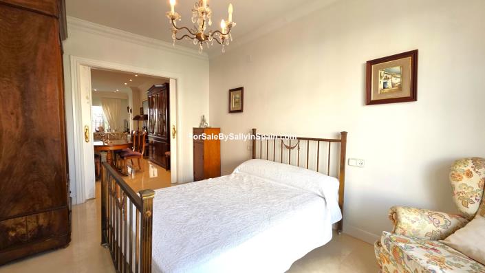 Image No.27-4 Bed Townhouse for sale