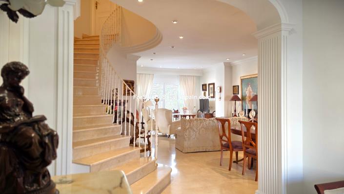 Image No.30-4 Bed Townhouse for sale