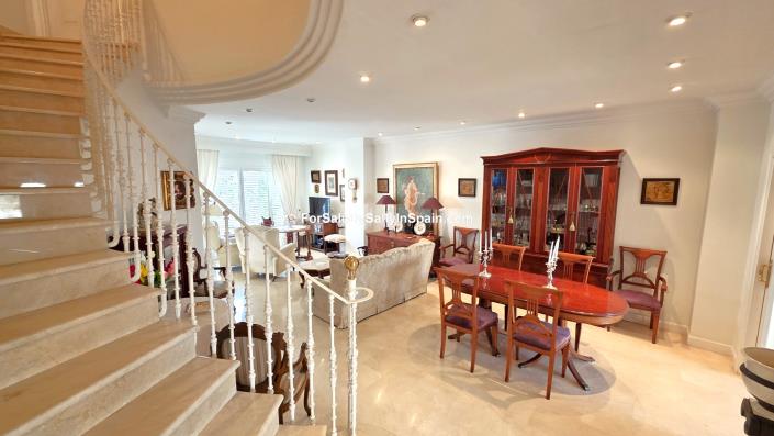 Image No.11-4 Bed Townhouse for sale