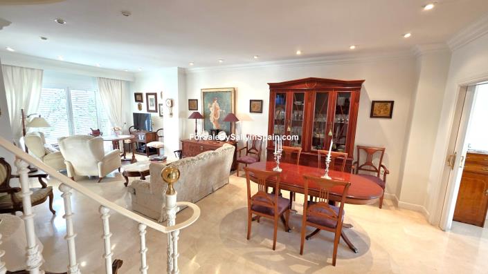 Image No.15-4 Bed Townhouse for sale