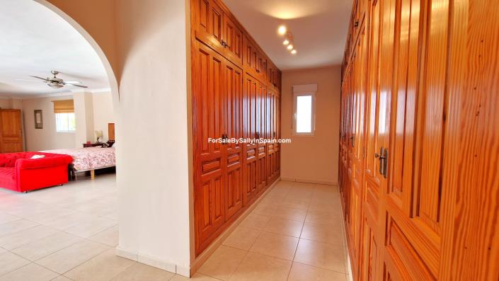 Image No.32-6 Bed Villa for sale