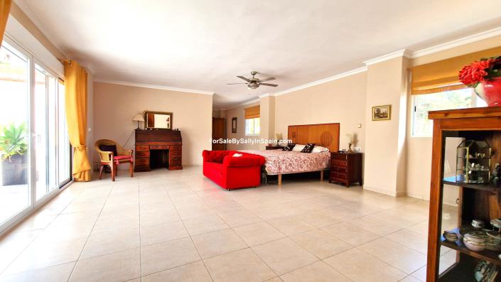 Image No.28-6 Bed Villa for sale