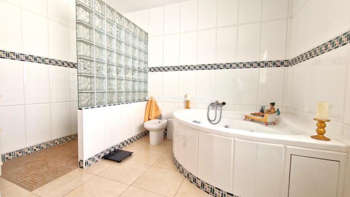 Image No.34-6 Bed Villa for sale