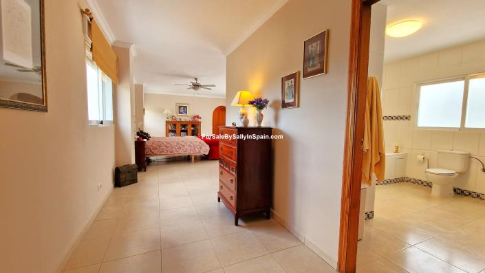 Image No.26-6 Bed Villa for sale
