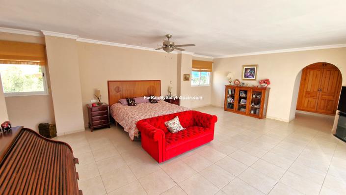 Image No.27-6 Bed Villa for sale