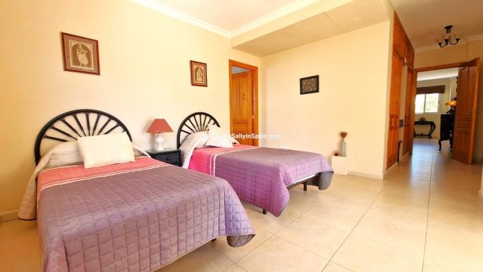 Image No.23-6 Bed Villa for sale