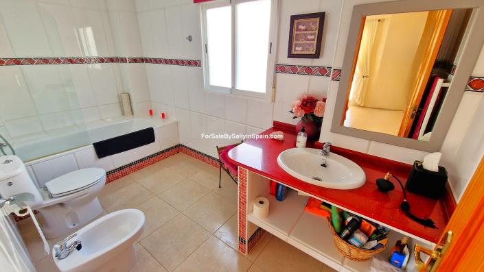 Image No.24-6 Bed Villa for sale
