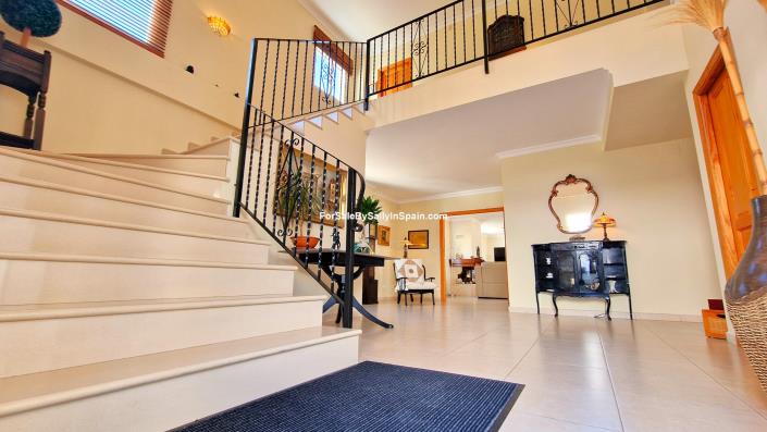 Image No.12-6 Bed Villa for sale