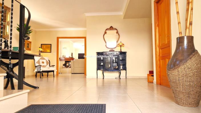 Image No.14-6 Bed Villa for sale