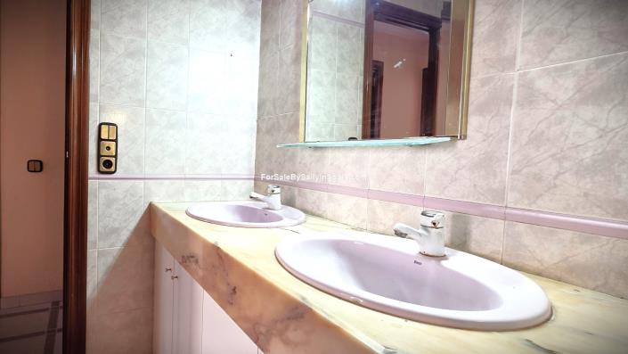 Image No.19-3 Bed Apartment for sale