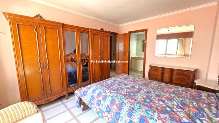Image No.18-3 Bed Apartment for sale